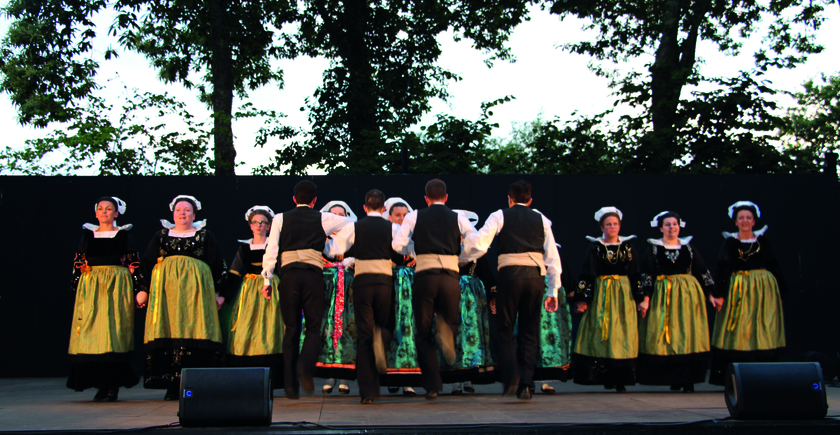 Cercle Celtique Ar Bleuniou Kignez  (La Forêt-Fouesnant)